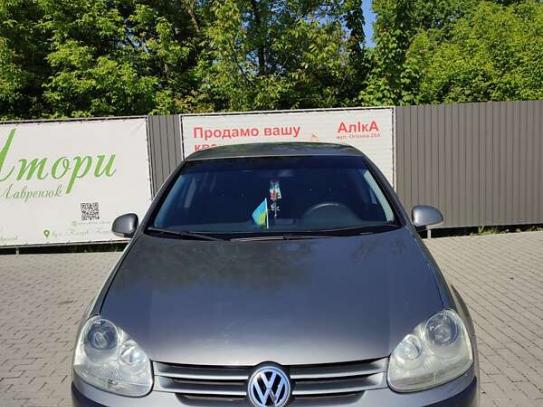Volkswagen Golf                            2004г. в рассрочку