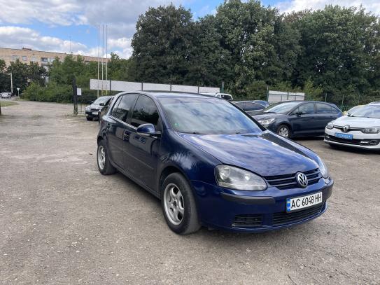 Volkswagen Golf 2004г. в рассрочку