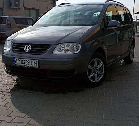 Volkswagen Touran                          2004г. в рассрочку