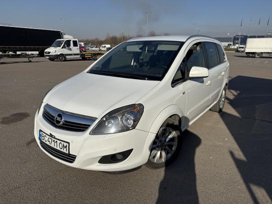 Opel Zafira                          2014г. в рассрочку