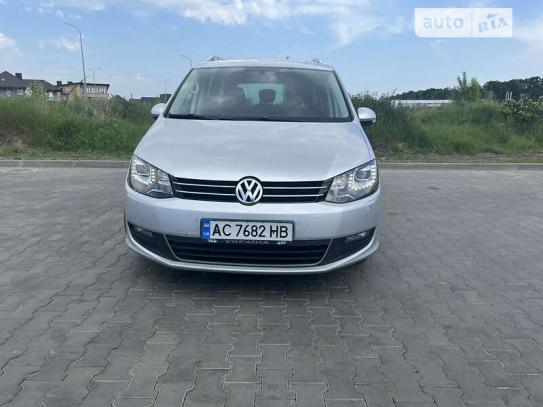 Volkswagen Sharan 2015г. в рассрочку