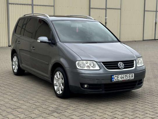 Volkswagen Touran                          2006г. в рассрочку