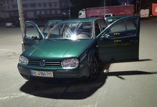Volkswagen Golf
                            2001г. в рассрочку