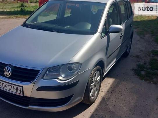 Volkswagen Touran 2008р. у розстрочку