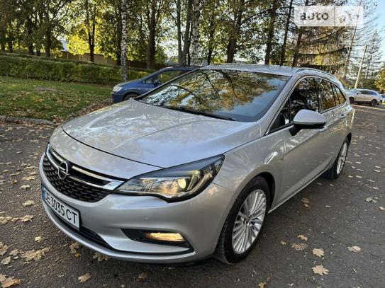 Opel Astra 2016р. у розстрочку