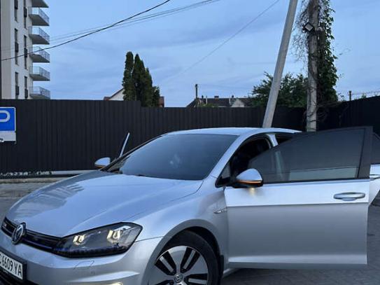 Volkswagen E-golf                          2016г. в рассрочку