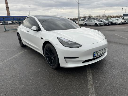 Tesla Model 3 2021р. у розстрочку