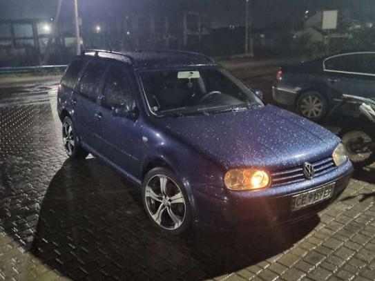 Volkswagen Golf 2004г. в рассрочку