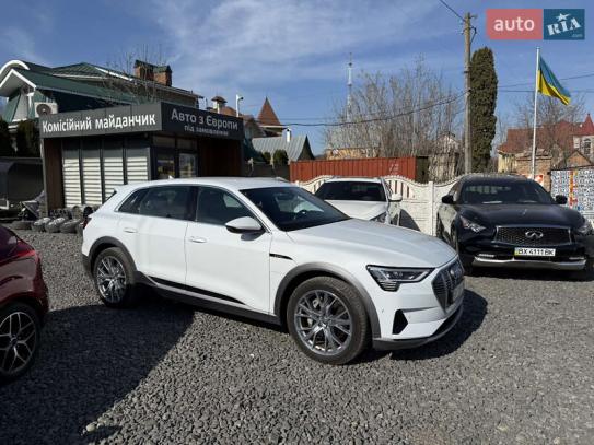 Audi E-tron
                          2019г. в рассрочку