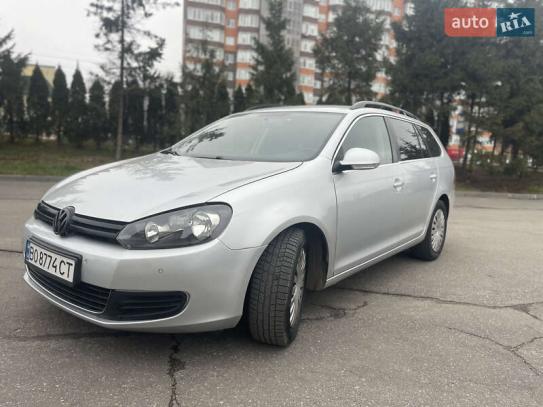 Volkswagen Golf 2010р. у розстрочку