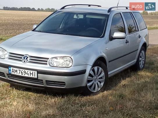 Volkswagen Golf 2002р. у розстрочку