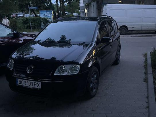 Volkswagen Touran 2004г. в рассрочку