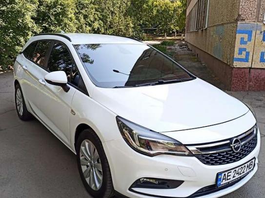 Opel Astra                           2017г. в рассрочку