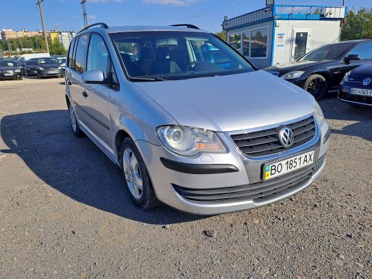 Volkswagen Touran 2007г. в рассрочку