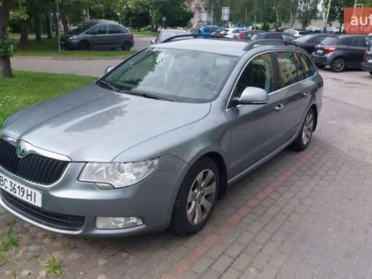 Skoda Superb                          2013г. в рассрочку