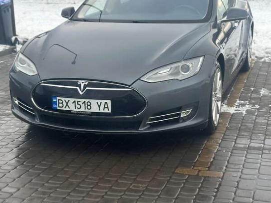 Tesla Model s                         2013г. в рассрочку