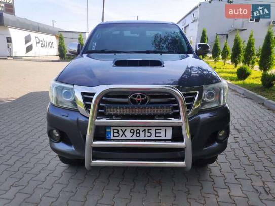 Toyota Hilux 2012г. в рассрочку