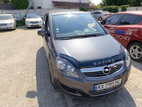 Opel Zafira 2010г. в рассрочку