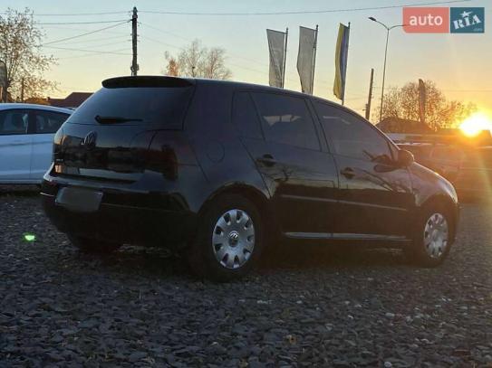 Volkswagen Golf 2004р. у розстрочку