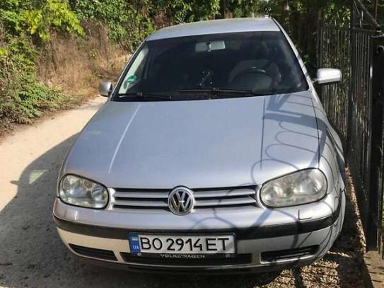 Volkswagen Golf 2003р. у розстрочку