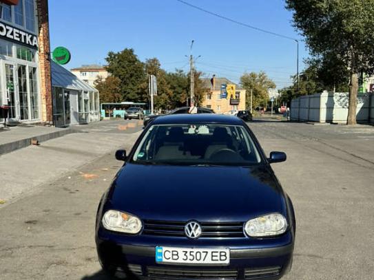 Volkswagen Golf 2002р. у розстрочку