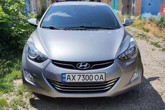 Hyundai Elantra                         2012г. в рассрочку