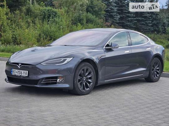 Tesla Model s 2018г. в рассрочку