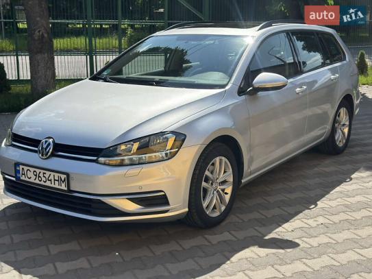Volkswagen Golf
                            2020г. в рассрочку