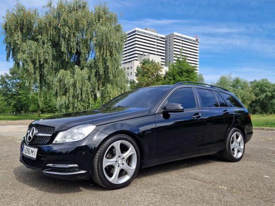 Mercedes-benz C-class 2012р. у розстрочку