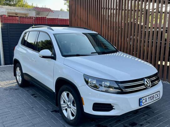 Volkswagen Tiguan
                          2016г. в рассрочку