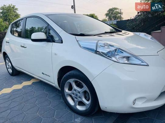 Nissan Leaf 2012г. в рассрочку