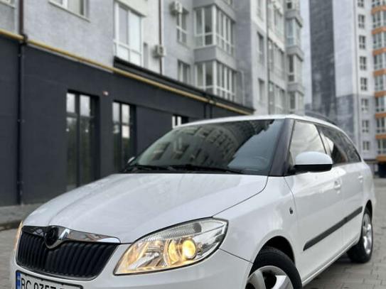 Skoda Fabia                           2010г. в рассрочку
