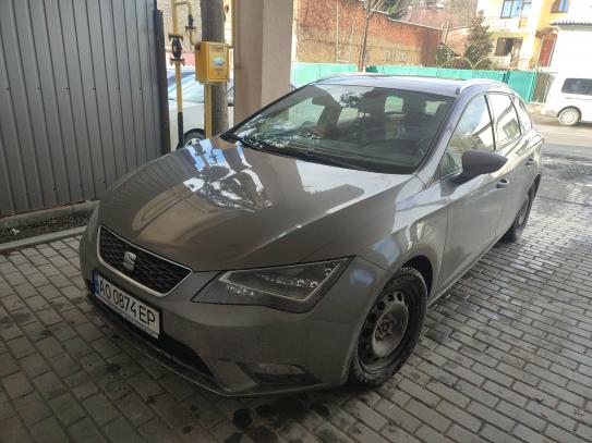 Seat Leon                            2015г. в рассрочку