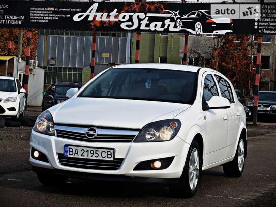 Opel Astra 2013р. у розстрочку