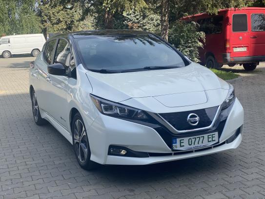 Nissan Leaf 2019г. в рассрочку