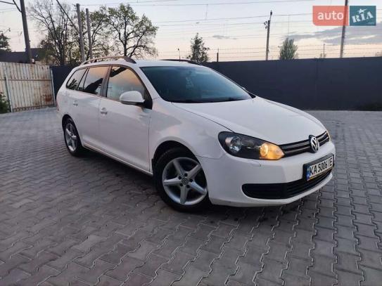 Volkswagen Golf                            2010г. в рассрочку