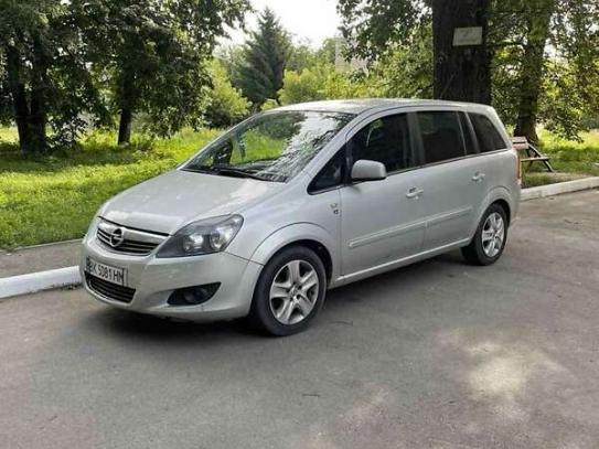 Opel Zafira 2010р. у розстрочку