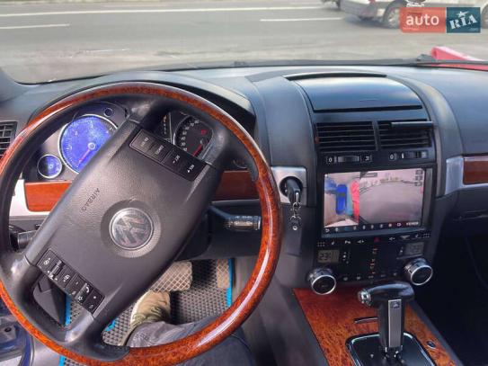 Volkswagen Touareg                         2006г. в рассрочку
