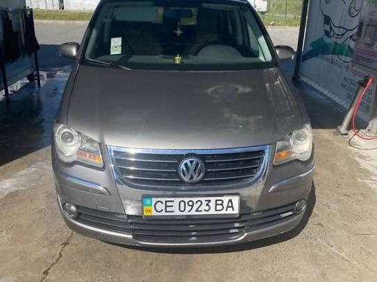 Volkswagen Touran
                          2007г. в рассрочку