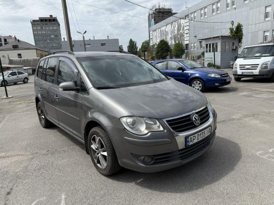 Volkswagen Touran
                          2007г. в рассрочку