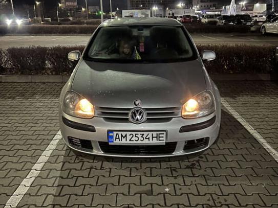 Volkswagen Golf
                            2004г. в рассрочку