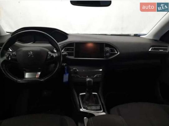 Peugeot 308                             2017г. в рассрочку