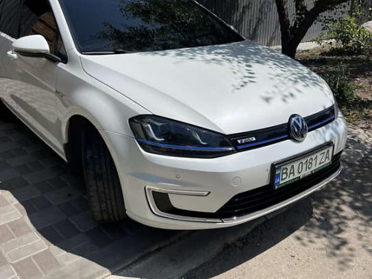 Volkswagen E-golf                          2015г. в рассрочку