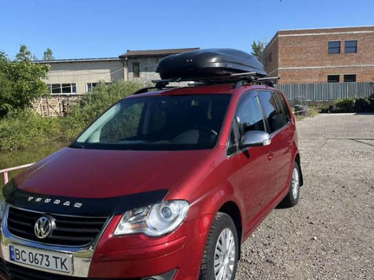 Volkswagen Touran                          2007г. в рассрочку