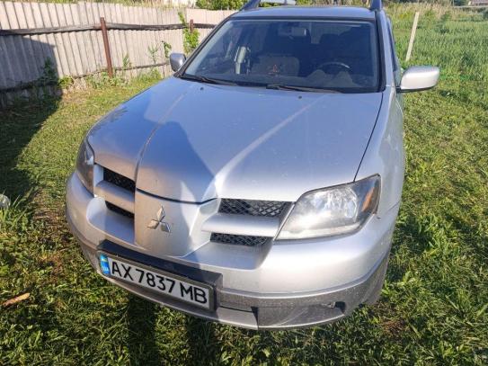 Mitsubishi Outlander 2004г. в рассрочку