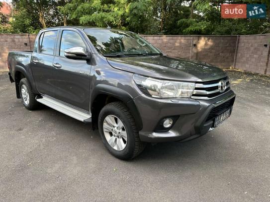 Toyota Hilux 2016г. в рассрочку