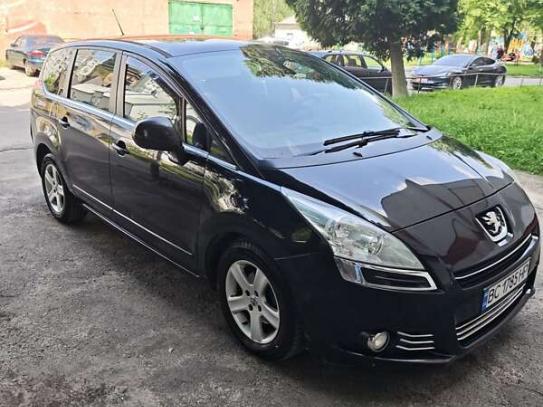 Peugeot 5008                            2013г. в рассрочку