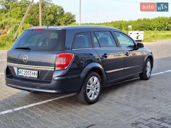 Opel Astra                           2009г. в рассрочку