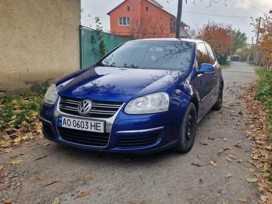 Volkswagen Golf                            2004г. в рассрочку