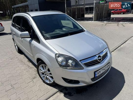 Opel Zafira                          2013г. в рассрочку
